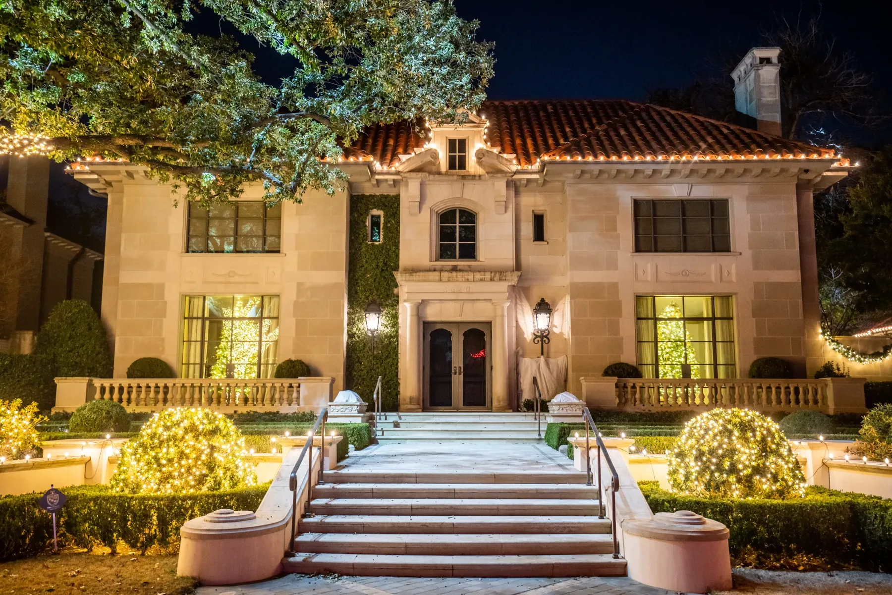 Estate entry & greenery lighting in the Corpus Christi area